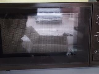 Продаётся две микроволновые печи б/у, коричневая-800р., белая-600р.