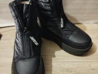 Продаются зимние сапожки дутые на меху 33 размер