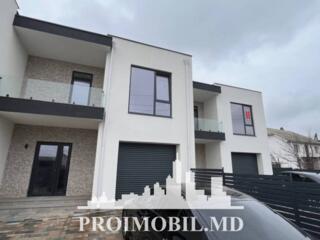 Vă propunem spre vânzare acest townhouse în 2 nivele, amplasat în or. 