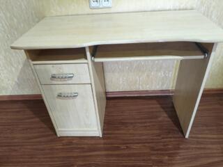 Продам два компьютерных стола, в хорошем состоянии