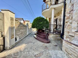 Casă cu 3 niveluri, or. Ialoveni Vă propunem spre vânzare casă cu 3 ..