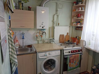 Продаю 2 к/к, ул. Космонавтов р-н. стройрынка