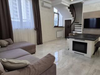 Предлагается к продаже стильный и современный трёхуровневый таунхаус .