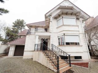 Se oferă spre chirie casă individuală în 3 nivele, ...