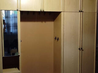 Продаётся стенка-прихожая 3-секционная в хорошем состоянии