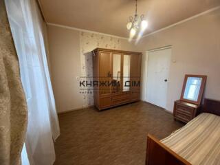 Оренда велика квартира Дарницький район, вул. Ревуцького 18А. ...