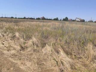 В продаже земельный участок в жилой зоне. Газ, свет, вода проходят ...