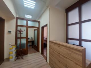 Продам офисное помещение на Соломенской площади.1 000 м2, выгодный ...