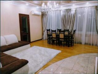 Сдаётся трёхкомнатная квартира. Дарницкий район, улица ...