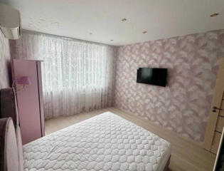 Продаётся двухкомнатная квартира. Дарницкий район, улица Ахматовой ...