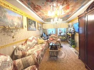 Продаётся трёхкомнатная квартира. Голосеевский район, улица ...