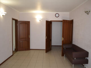 Продаётся офис помещение. Дарницкий район, улица Бориспольская, 26, ..