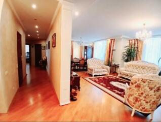 Сдаётся трёхкомнатная квартира. Дарницкий район, улица ...