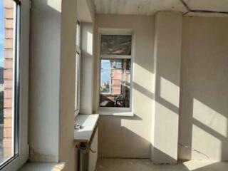 Продаётся трёхкомнатная квартира. Соломенский район, улица Святослава 