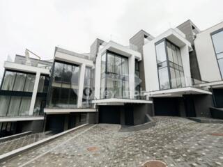 Se oferă spre chirie townhouse în 5 nivele amplasat pe ...