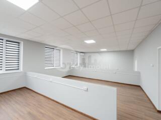 Se oferă spre chirie oficiu amplasat într-un bloc secundar ...