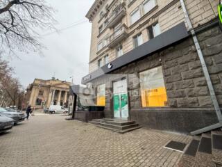 Se oferă spre chirie spațiu comercial/oficiu amplasat în ...