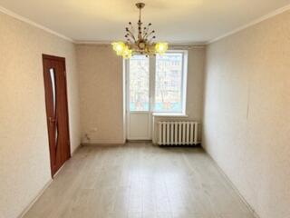 4/4 2я Каховская (Космо), 2-комнатная, шатровая кровля.