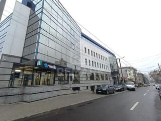 Spațiu comercial la parter, la 2 min de bd. Ștefan cel Mare, Centru. .