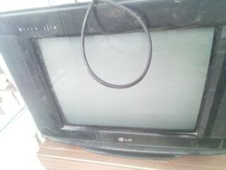 Продам телевизор на запчасти