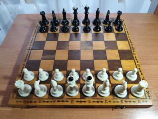 Продаются шахматы, 37 * 37 см