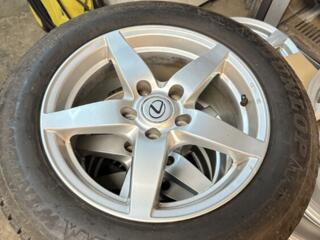 Продам диски с зимними шинами Dunlop