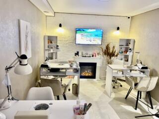 Angajam mestetite, manichiură-pedichiură, sec. Botanica