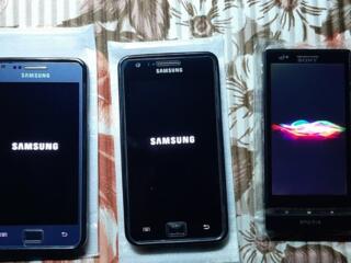 Продаю "Samsung" i1905 2 шт, Sony xperia 1шт.