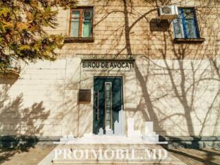 Se oferă spre chirie spațiu pentru oficii amplasat însect. Centru, ...