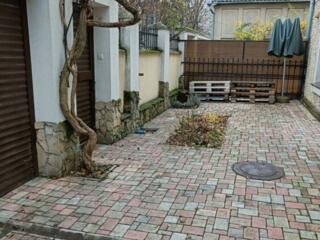 Casă cu 2 niveluri, sect. Centru Vă propunem spre chirie casă în 2 ...