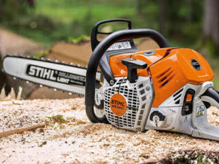 Спил деревьев, распил бревен и дров