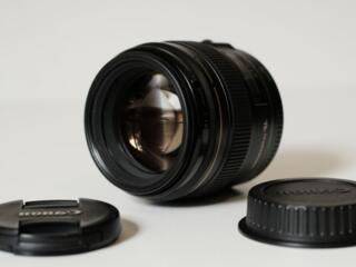 Объектив Canon EF 85mm f/1.8