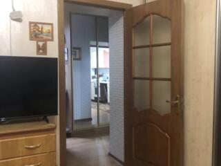 Продам 2-комнатную квартиру на Базарной / Леонтовича