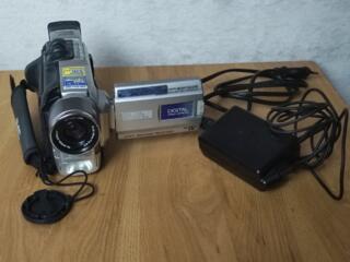 Видеокамера JVC+зарядка+сумка. Пр-ва: Япония.. В неисправном состояни