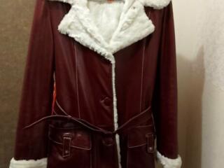 Продаю эко-кожа пальто, рр 42-44. Торг уместен.