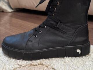 Продам кожаные ботинки 39р.