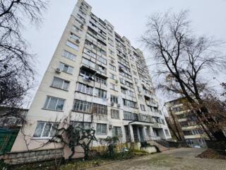 Parc. Sec. Riscani, str. Florilor. 1 camera + living. Euroreparatie!