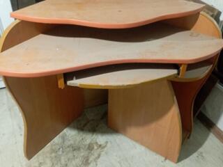 Стол компьютерный