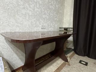 Продам качественный стол