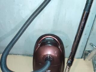 Пылесос в хорошем состоянии 450руб.