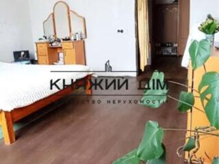 ропонується до продажу простора 2-кімнатна квартира на вулиці Чавдар, 