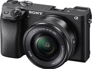 Sony A6300 + грип + 3 объектива + переходник + 5 батарей + зарядка