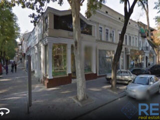 Фасадная квартира в центре города.