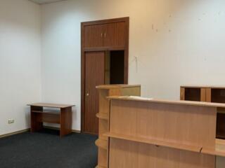 Продам фасадное коммерческое помещение ул. Нежинская.