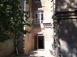 Продам 1 комнатную квартиру ,можно под офис.