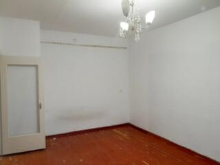 Продам однушку 1/5 под ремонт в центре Днестровска р-н. пожарной части