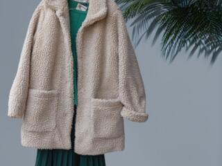 Стильная актуальная шубка пальто под овчину