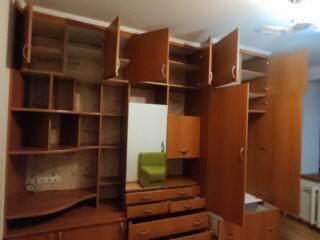 Продаем сделанную на заказ стенку - шкаф.