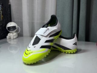 Футбольная обувь(бутсы adidas)