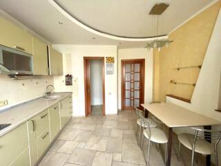 3-комнатная квартира 95 м² в центре • Дом с газом • Стикон